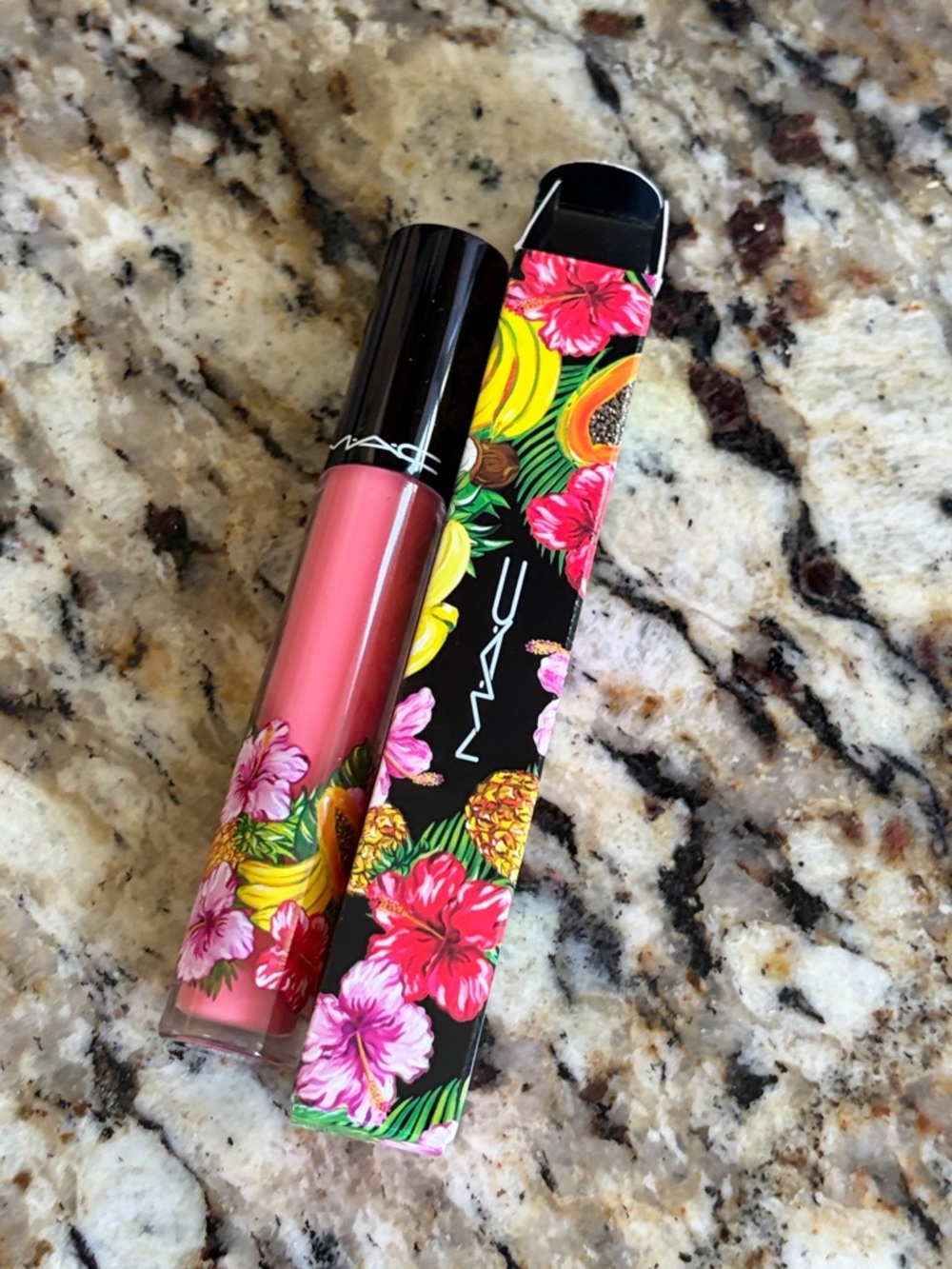 ⚡️🖤MAC Cosmetics Cremesheen LipGlass Cha-Cha-Cha - Picture 2 of 10